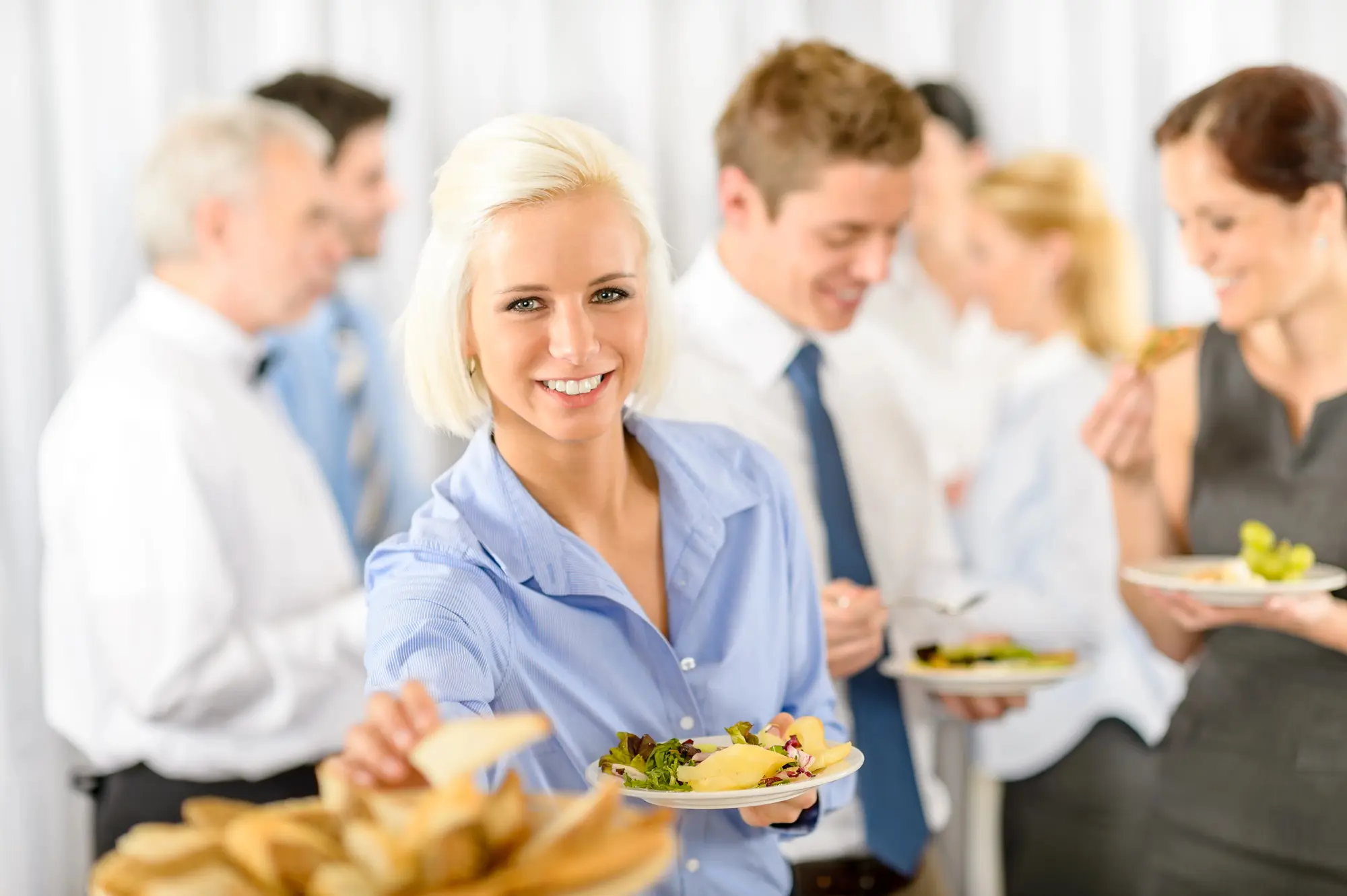 Undgå kø ved madbordet til receptionen